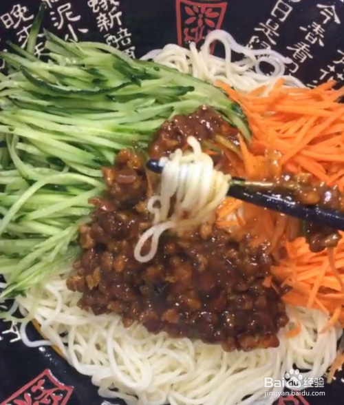 家常炸醬面的做法，簡(jiǎn)單美味，輕松上手，家常炸醬面制作教程，簡(jiǎn)單美味，輕松上手攻略