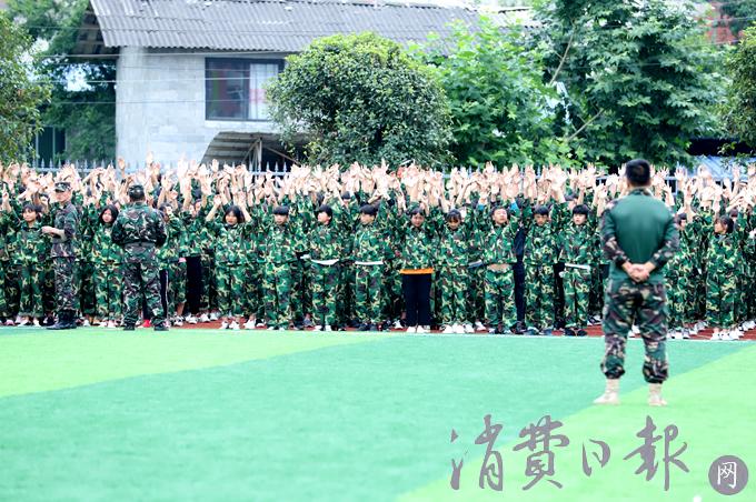 穿越重生軍事小說(shuō)，終極征戰(zhàn)之重生英雄傳奇，重生英雄傳奇，終極征戰(zhàn)的穿越重生之旅