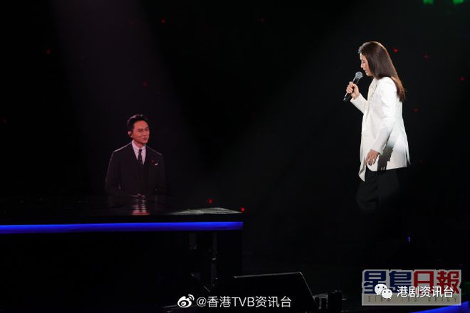 袁詠儀與張智霖，左右手的愛情故事，袁詠儀與張智霖，左右手間的愛情故事