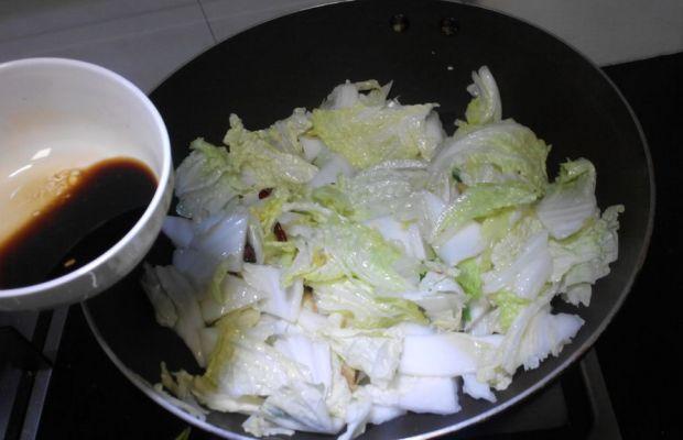 醋溜白菜的做法，一道家常美食的烹飪指南，醋溜白菜烹飪指南，家常美食的制作方法