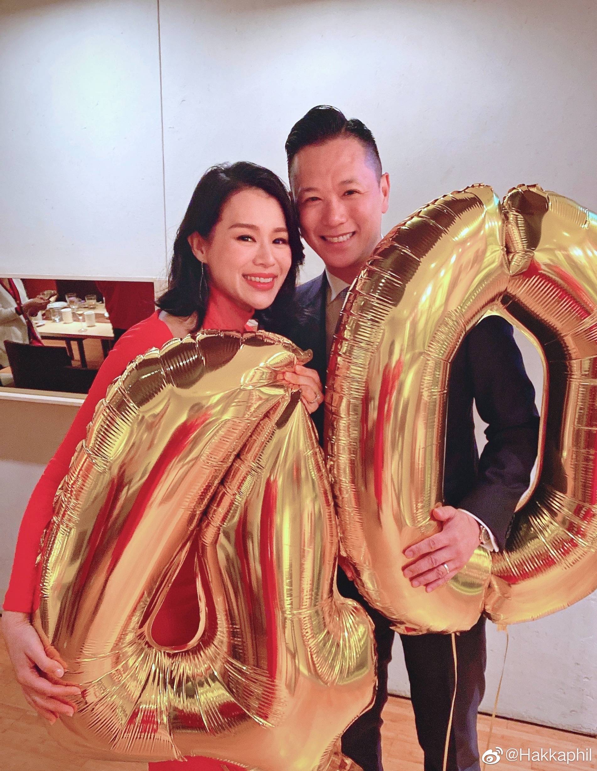 胡杏兒老公是誰，揭秘演藝圈甜蜜愛情的背后，胡杏兒老公身份揭秘，演藝圈甜蜜愛情背后的故事