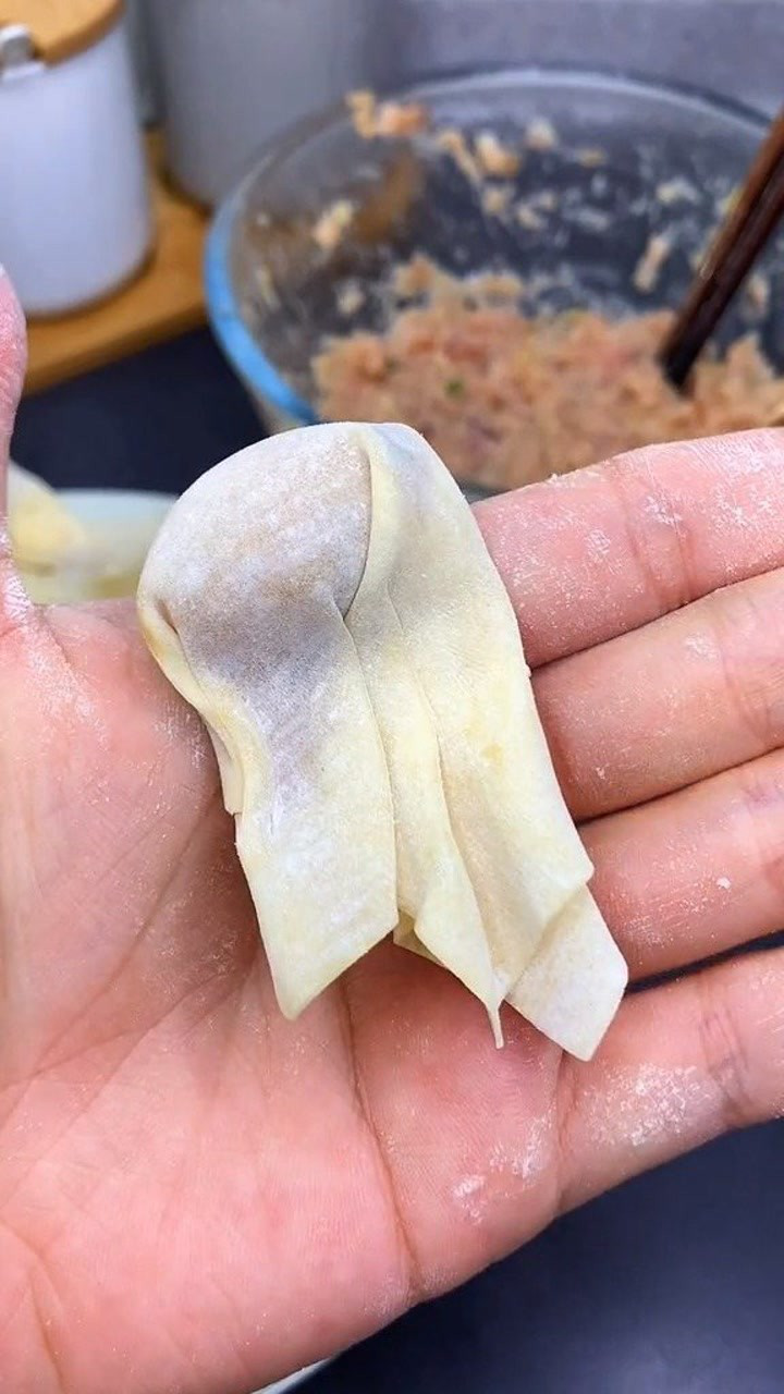 一手一捏，一個小餛飩的魅力與故事，小餛飩的魅力與故事，一捏即得的手藝傳承