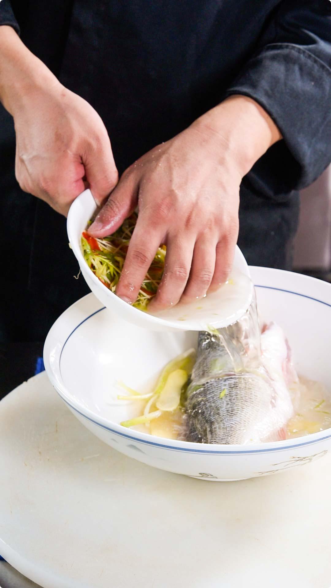 鱸魚(yú)的美味烹飪法，探索鱸魚(yú)好吃的多種做法，鱸魚(yú)美味烹飪探索，多種誘人做法大揭秘
