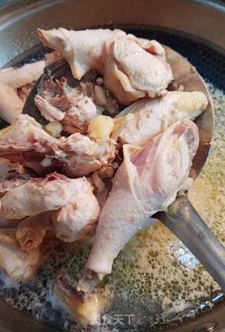家常燉雞的正確方法，美味與健康并重，家常燉雞秘訣，美味與健康雙全，燉雞正確方法分享