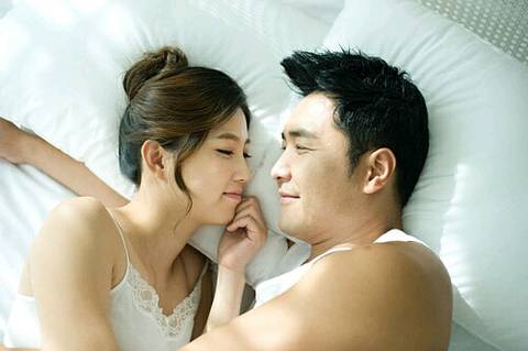 夫妻之間晚上增進(jìn)感情的六大妙招，夫妻增進(jìn)感情的六大妙招，晚間親密時(shí)光秘籍