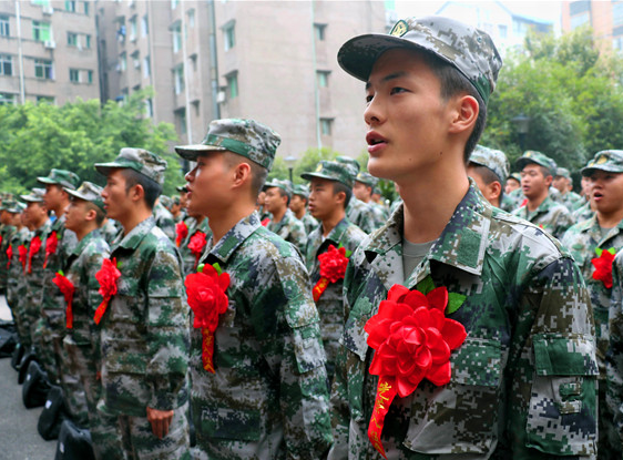 大學生當兵入伍，青春的選擇與國家的擔當，大學生入伍，青春的選擇，國家的擔當