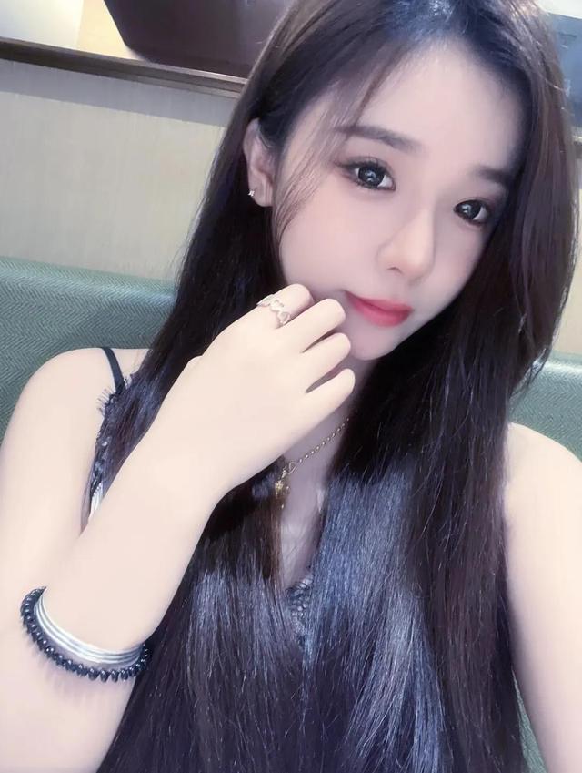 美女自拍，探索魅力背后的故事，美女自拍背后的故事探索，魅力無限，故事紛呈