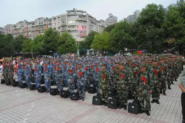 新兵過了三個月還苦嗎？深度解讀新兵訓(xùn)練的挑戰(zhàn)與收獲，新兵訓(xùn)練深度解讀，挑戰(zhàn)與收獲，三個月后的成長之路