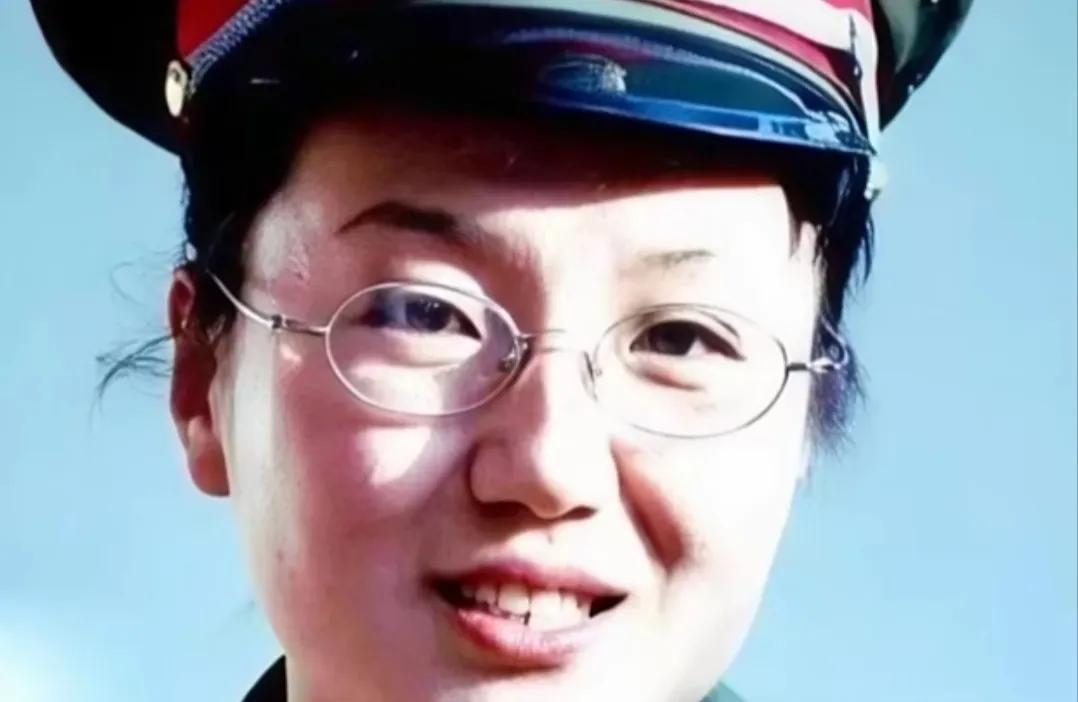 搞笑的軍事圖片，揭示戰(zhàn)爭背后的人性百態(tài)，軍事圖片中的幽默元素，揭示戰(zhàn)爭背后的人性百態(tài)