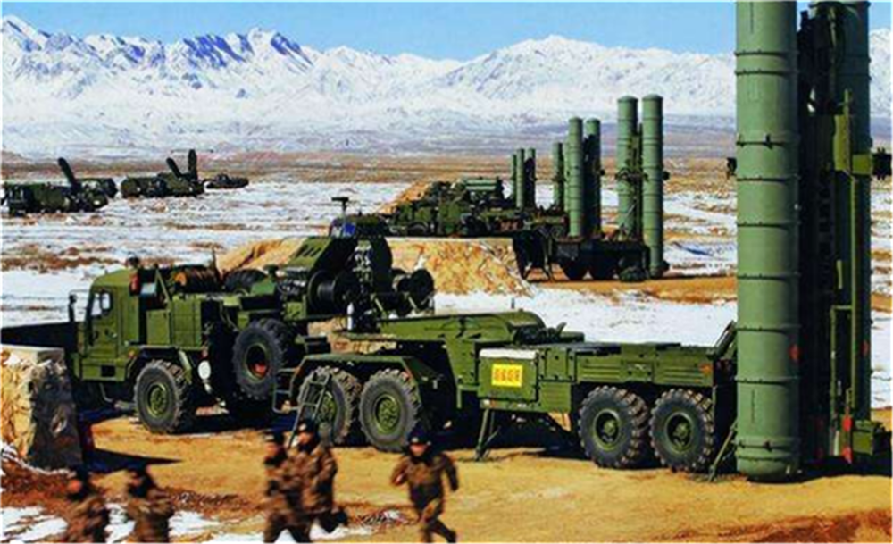 新軍事革命的基礎(chǔ)，武器裝備信息化，武器裝備信息化，新軍事革命的基礎(chǔ)