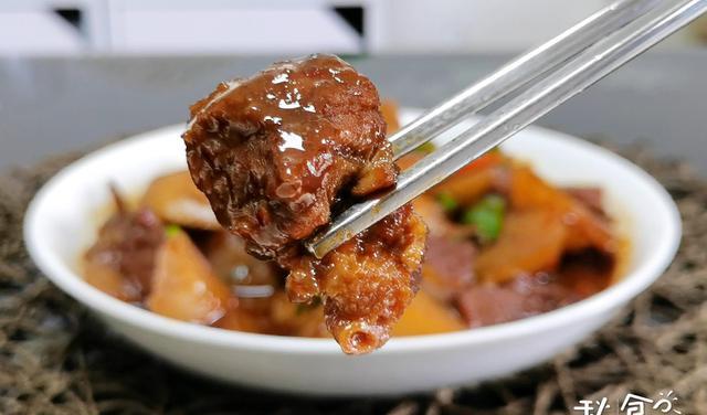 家常紅燒牛肉，美味又嫩滑的制作秘訣，家常紅燒牛肉，美味嫩滑制作秘訣大揭秘！
