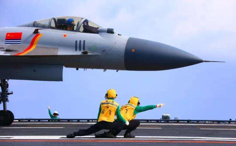 揭秘中國海軍的璀璨明珠，552殲-15艦載機，揭秘中國海軍璀璨明珠，殲-15艦載機深度解析