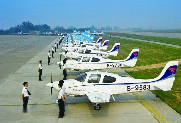 中國(guó)民用飛行航空學(xué)院官網(wǎng)概覽，中國(guó)民用飛行航空學(xué)院官網(wǎng)全面解析