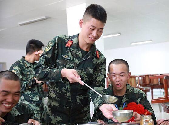 新兵體能訓(xùn)練計(jì)劃表，構(gòu)建強(qiáng)健體魄與卓越意志力的基石，新兵體能訓(xùn)練計(jì)劃表，塑造強(qiáng)健體魄與意志力的基石