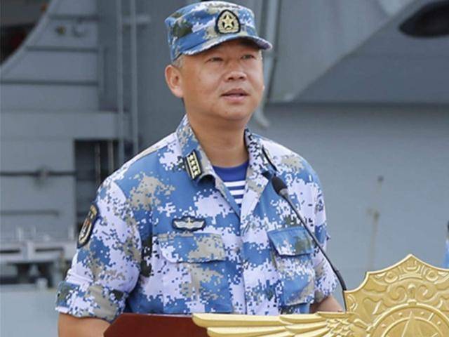 航母艦長與縣長，兩種角色的深度對比與解析，航母艦長與縣長，角色深度對比與解析