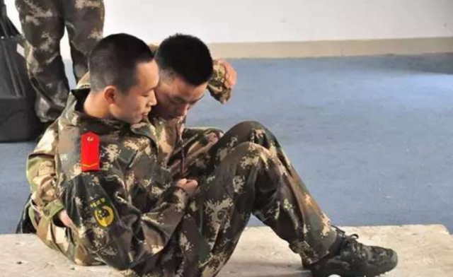 當(dāng)兵的真實(shí)經(jīng)歷，榮耀與磨礪的交織，軍旅生涯，榮耀與磨礪的交織——我的當(dāng)兵真實(shí)經(jīng)歷