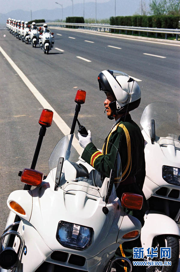 國賓護衛(wèi)隊執(zhí)勤視頻，展現(xiàn)榮耀與責任，國賓護衛(wèi)隊執(zhí)勤瞬間，榮耀與責任的交織