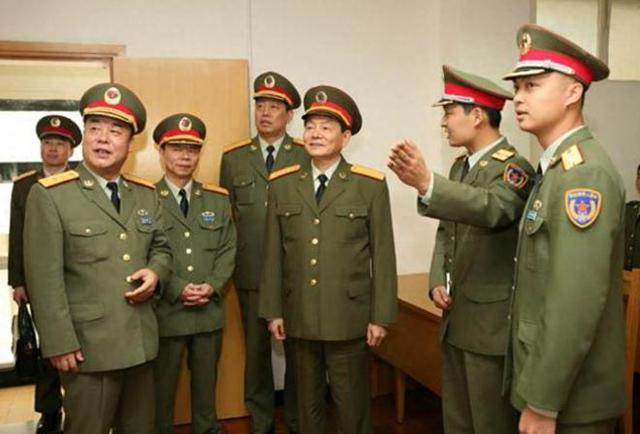 司令是什么級(jí)別的官，職責(zé)、等級(jí)與權(quán)威解析，司令的職責(zé)、等級(jí)與權(quán)威解析，一個(gè)官員的級(jí)別與權(quán)力解讀