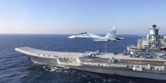遼寧艦首位艦長(zhǎng)——引領(lǐng)中國(guó)海軍走向深藍(lán)的重要人物，遼寧艦首位艦長(zhǎng)，引領(lǐng)中國(guó)海軍走向深藍(lán)的時(shí)代領(lǐng)航者
