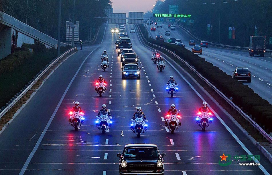 國(guó)賓護(hù)衛(wèi)隊(duì)開路視頻，榮耀與責(zé)任的見證，國(guó)賓護(hù)衛(wèi)隊(duì)榮耀與責(zé)任，開路瞬間的壯麗見證