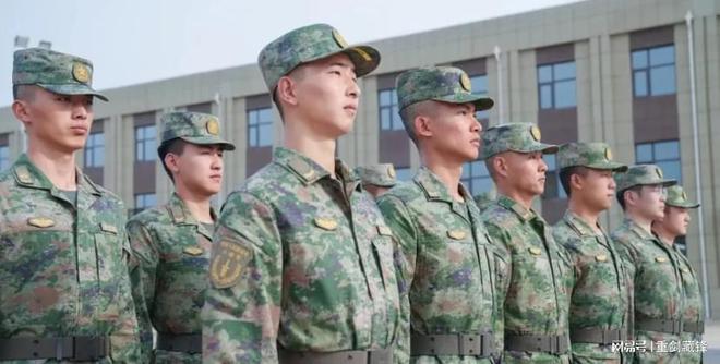 探究21世紀(jì)武警迷彩服的特點(diǎn)與魅力，探究21世紀(jì)武警迷彩服的特點(diǎn)與獨(dú)特魅力
