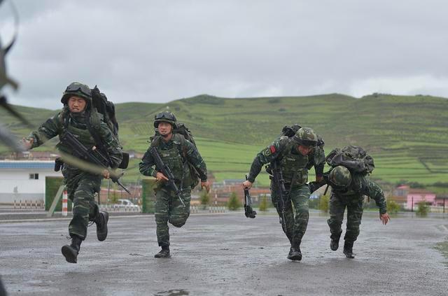 聯(lián)勤保障中心與空軍地勤，哪個(gè)更好？，聯(lián)勤保障中心與空軍地勤對(duì)比，哪個(gè)崗位更優(yōu)？