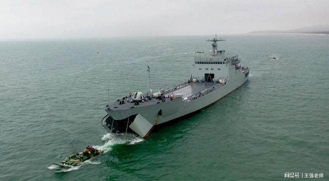呂梁山登陸艦，中國海軍的新銳力量，呂梁山登陸艦，中國海軍的新銳力量亮相