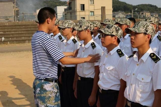 軍事時(shí)事評論文章，全球軍事動態(tài)與中國應(yīng)對策略，全球軍事動態(tài)下的中國應(yīng)對策略與軍事時(shí)事評論文章分析