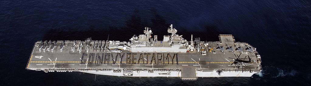 黃蜂級兩棲攻擊艦，多個起降點(diǎn)的設(shè)計(jì)與功能，黃蜂級兩棲攻擊艦，多起降點(diǎn)的設(shè)計(jì)與功能解析