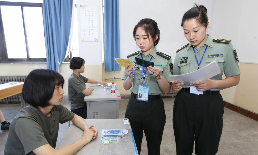 大學生入伍與國防生的區(qū)別，大學生入伍與國防生的差異解析