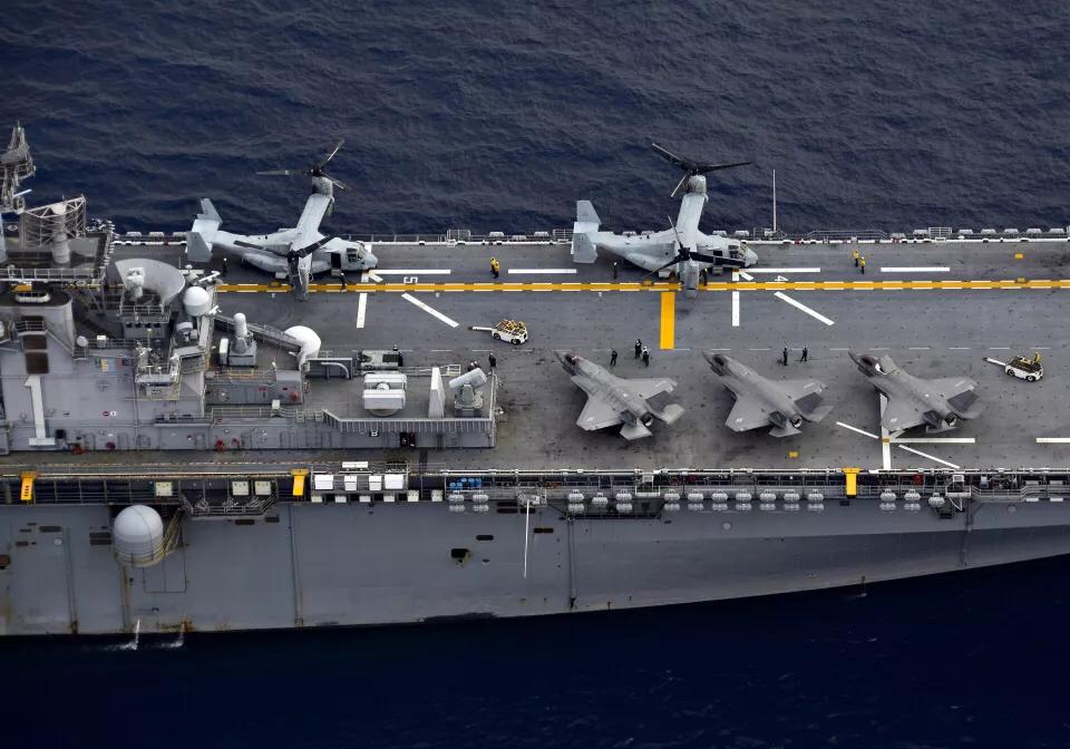 黃蜂級(jí)兩棲攻擊艦標(biāo)準(zhǔn)，現(xiàn)代海軍力量的重要標(biāo)志，黃蜂級(jí)兩棲攻擊艦標(biāo)準(zhǔn)，現(xiàn)代海軍力量的典范
