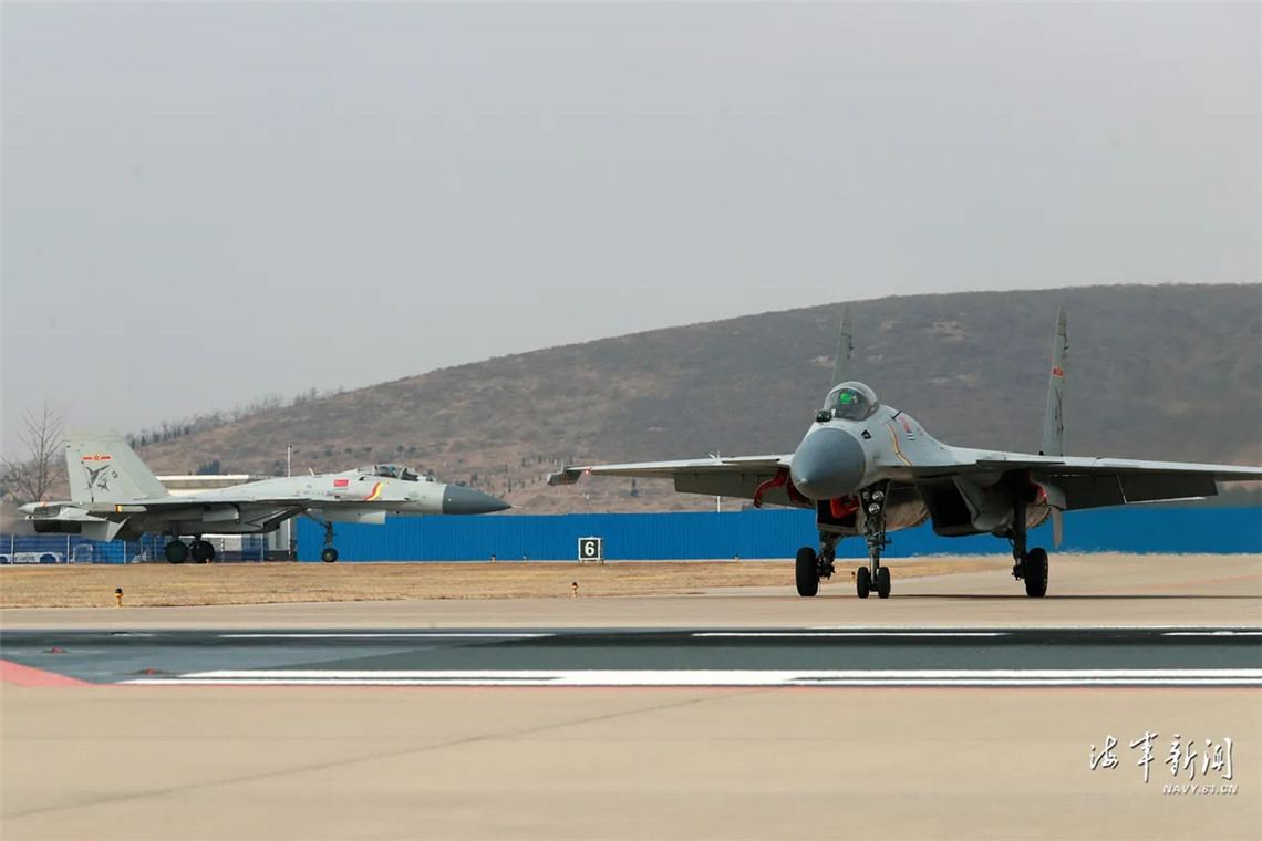 青島海軍航空兵部隊，捍衛(wèi)海空的鋼鐵長城，青島海軍航空兵部隊，捍衛(wèi)海空的鋼鐵衛(wèi)士