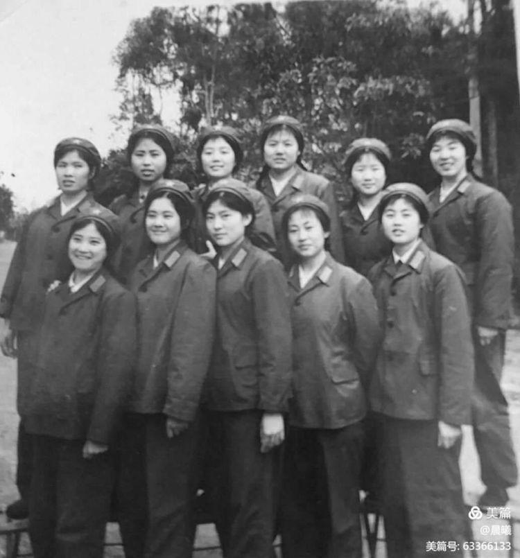 六五式綠軍裝女兵圖片，時(shí)代的記憶與歷史的見證，六五式綠軍裝女兵圖片，時(shí)代記憶與歷史的見證