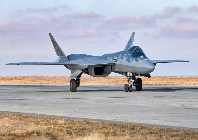 蘇-57與眼鏡蛇機動的獨特魅力，蘇-57與眼鏡蛇機動的超凡魅力