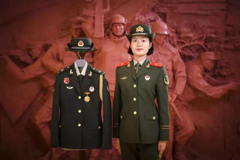中國(guó)女兵方隊(duì)訓(xùn)練圖片，堅(jiān)韌與力量的完美展現(xiàn)，中國(guó)女兵方隊(duì)訓(xùn)練風(fēng)采，堅(jiān)韌與力量的展現(xiàn)