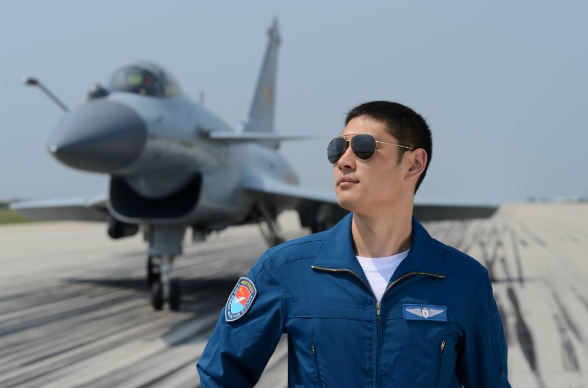 中國(guó)空軍男軍人照片，展現(xiàn)力量與榮耀，中國(guó)空軍男軍人風(fēng)采，力量與榮耀的展現(xiàn)