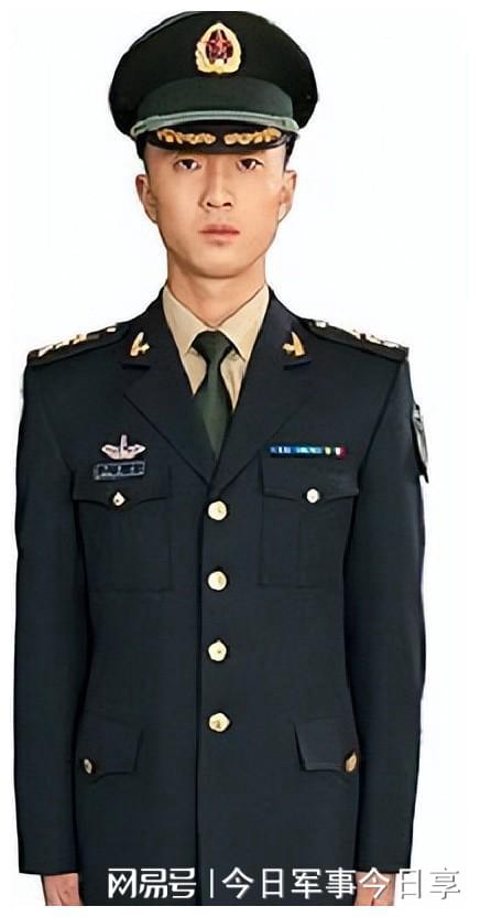火箭軍軍服圖片，展現(xiàn)力量與榮耀的象征，火箭軍軍服展示力量與榮耀，軍裝圖片揭示威嚴(yán)風(fēng)采