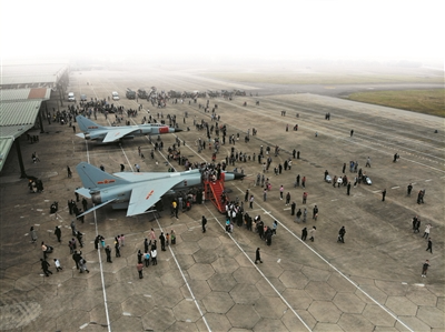 中國(guó)人民解放空軍成立的時(shí)間，歷史沿革與偉大貢獻(xiàn)，中國(guó)人民解放空軍，成立歷程、歷史沿革與偉大貢獻(xiàn)
