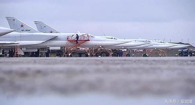圖22M逆火轟炸機與圖-160戰(zhàn)略轟炸機，冷戰(zhàn)巨匠的對比，冷戰(zhàn)巨匠對比，圖-22M逆火轟炸機與圖-160戰(zhàn)略轟炸機對比解析