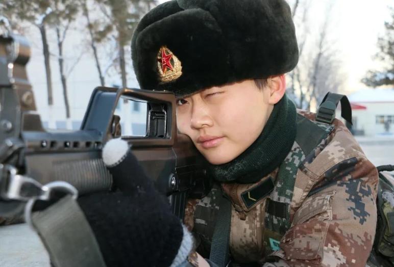 女兵入伍體能測試，挑戰(zhàn)與突破，女兵入伍體能測試，挑戰(zhàn)與突破之路