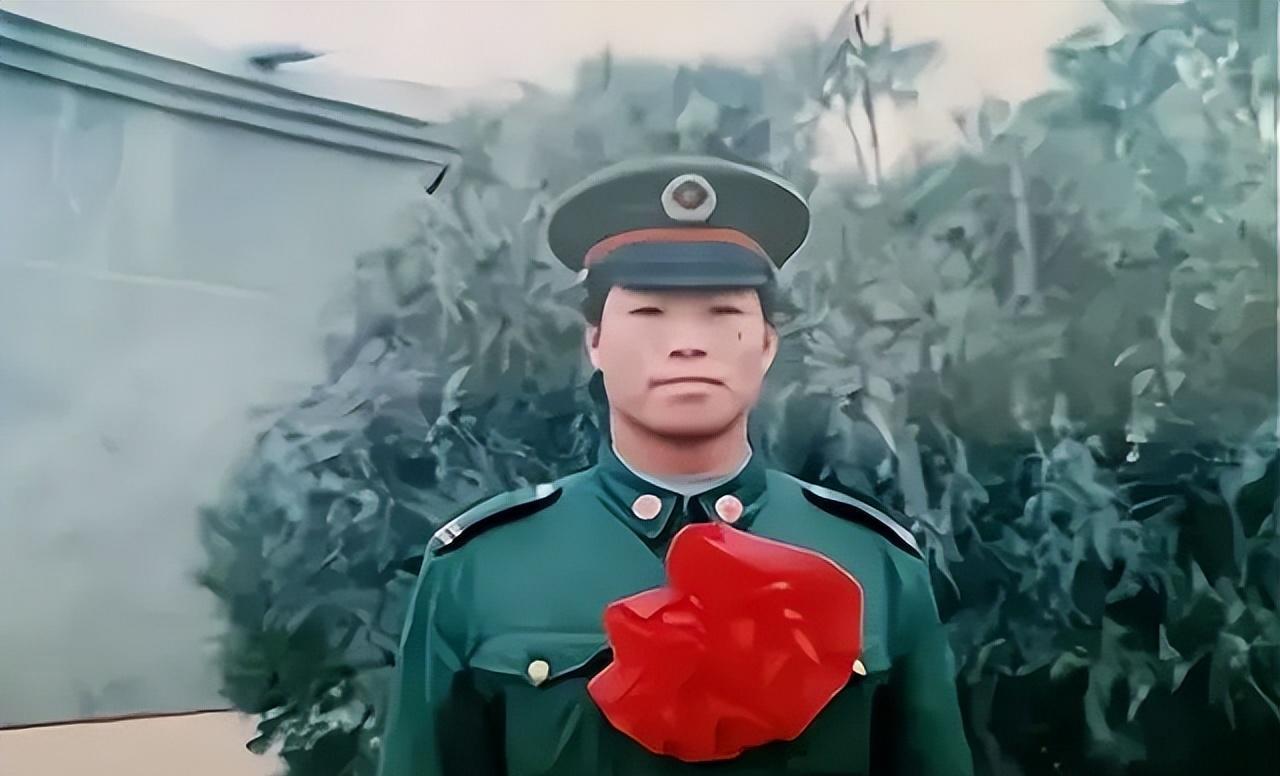 戍邊英雄祁發(fā)寶簡歷，鐵血軍人的忠誠與擔(dān)當(dāng)，鐵血軍人祁發(fā)寶，忠誠與擔(dān)當(dāng)?shù)氖呌⑿酆啔v