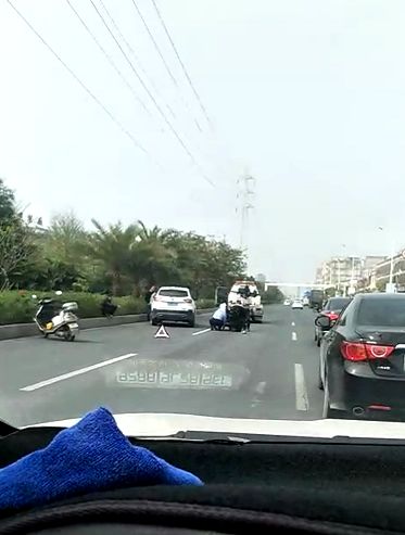 昨天晚上的車禍現(xiàn)場(chǎng)，昨夜車禍現(xiàn)場(chǎng)紀(jì)實(shí)
