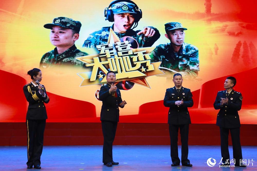 火箭軍四季服裝圖片展示及其特點分析，火箭軍四季服裝展示與特點解析