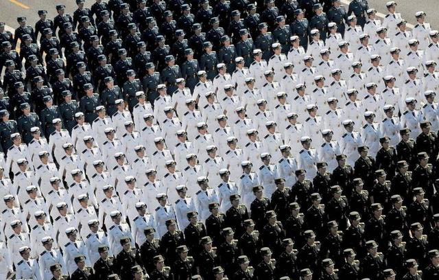 閱兵方隊(duì)中352人排列的奧秘，閱兵方隊(duì)中352人排列的奧秘揭秘