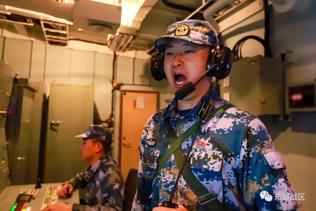 海軍溫州艦全體，榮耀與擔(dān)當(dāng)，海軍溫州艦，榮耀與擔(dān)當(dāng)?shù)娜w力量