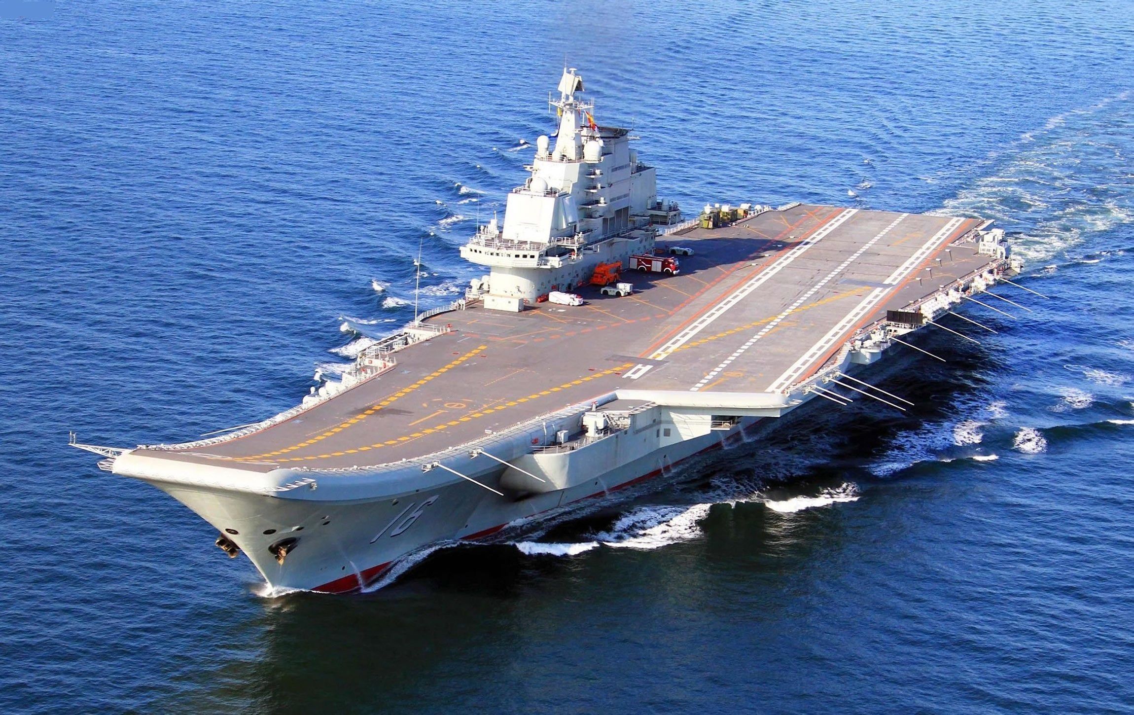 中國艦空母艦，走向深藍，展示大國力量，中國航母走向深藍，展示大國力量與決心