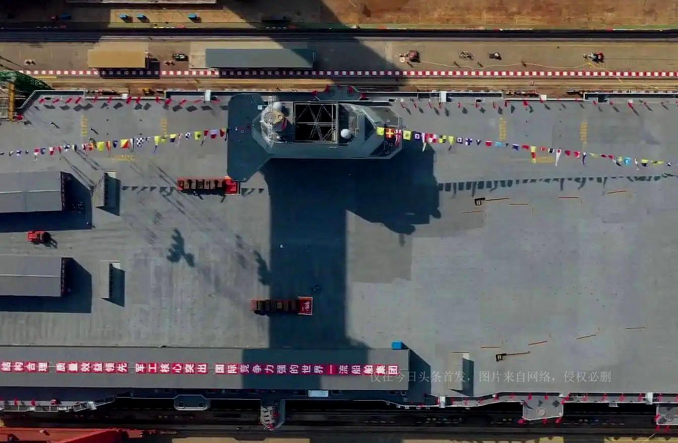 山東艦與052D型驅(qū)逐艦，中國(guó)海軍力量的新紀(jì)元，山東艦與052D型驅(qū)逐艦，中國(guó)海軍邁入新紀(jì)元的力量象征